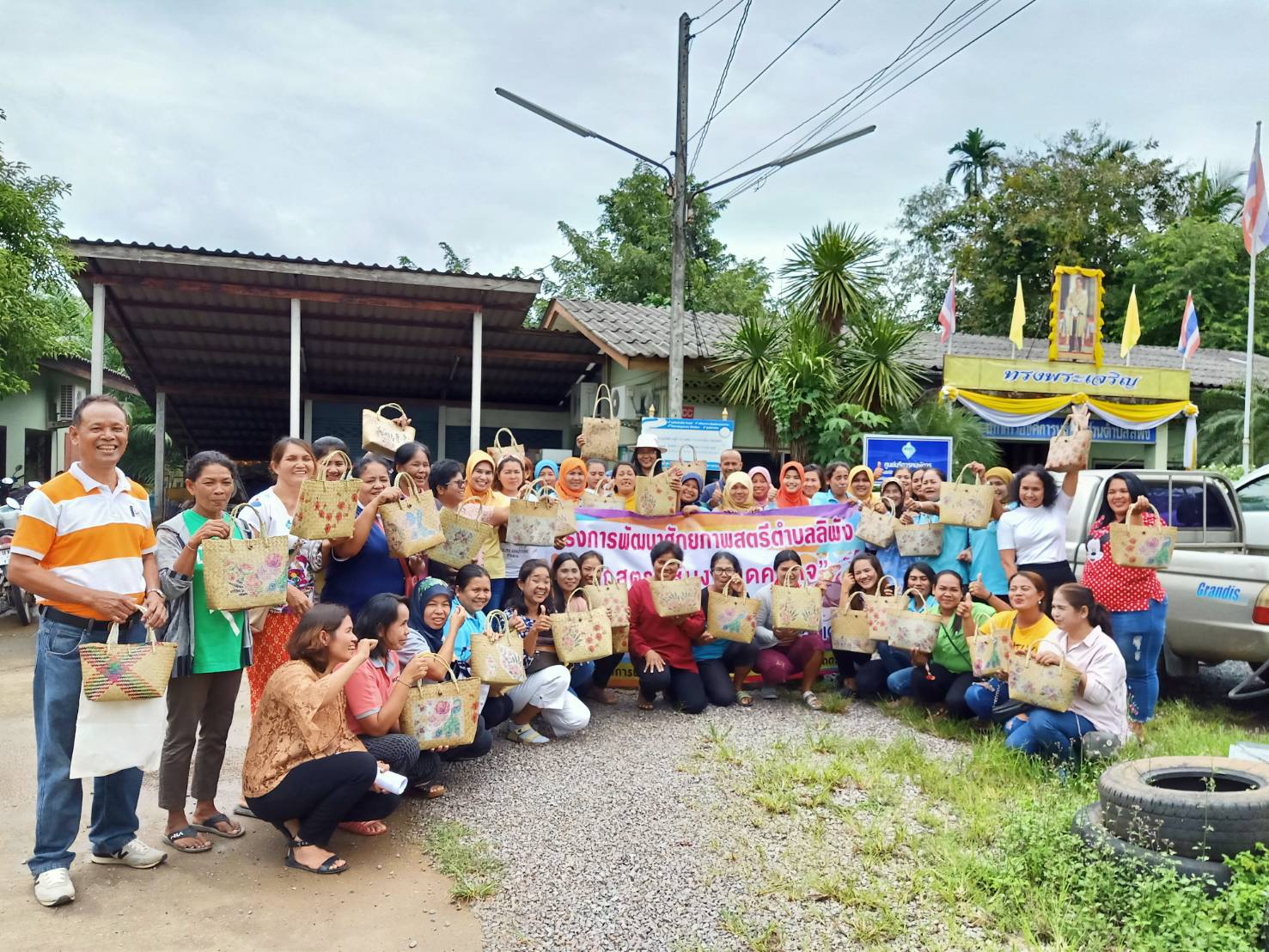 โครงการพัฒนาศักยภาพสตรีตำบลลิพัง หลักสูตร เดคูพาจ